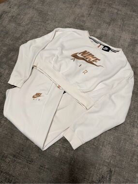 Nike Air Rally Crop Sweatshirt & Air Fleece Jogger Set White/Rose Gold Swoosh